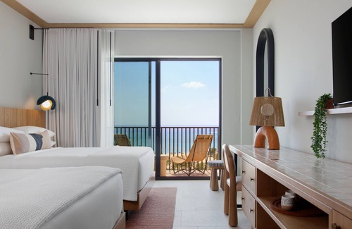 Seven Mile Beach Hotel | Hotel Indigo Grand Cayman by IHG