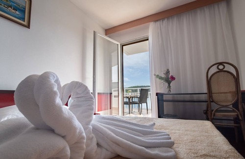Cove Rogacic Hotel | Hotel Issa