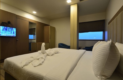 Dhule Hotel | Hotel Jhankar Palace