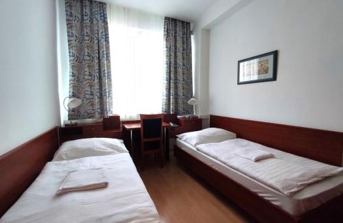 Ruzinov Hotel | HOTEL JURKI Dom