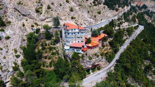 Kfardebian Hotel | Hotel L'Aiglon