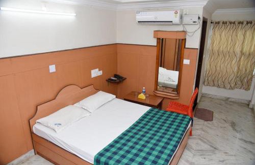 Manipal Hotel | HOTEL LAKE VIEW