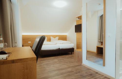 Altfraunhofen House | Hotel - Landgasthof Obermaier Zum Vilserwirt