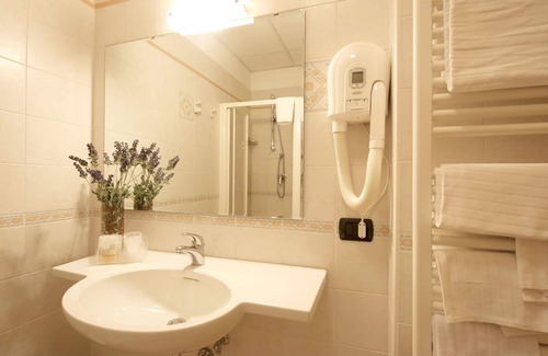 Roccacasale Hotel | Hotel Le Ginestre