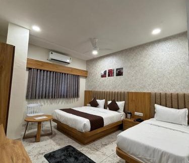 Vallabh Vidhyanagar Hotel | Hotel Lee Pride