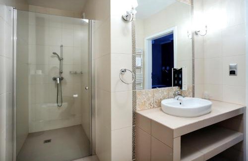 Lwowek Slaski Hotel | Hotel Madelaine