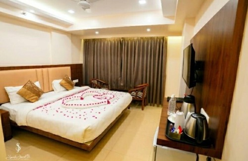 Misrikh Hotel | Hotel Madhava Naimisharanya