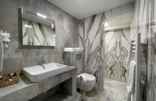 Roman Hotel | Hotel Mariko Inn