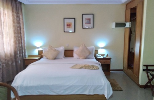 Nungua Hotel | Hotel Marjorie 'Y'