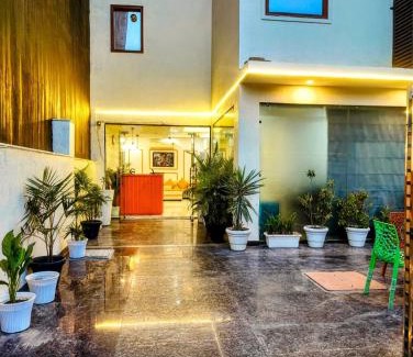 Sector 15 House | Hotel Mavens House Artemis Hospital Road