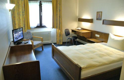 Buettelborn Hotel | Hotel Monika