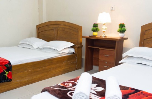 Dhaka Hotel | Hotel Muna International Residential - Family Room - AC