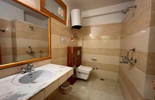 Zirakpur Hotel | Hotel New Infraview - luxuries rooms with Cooled AC