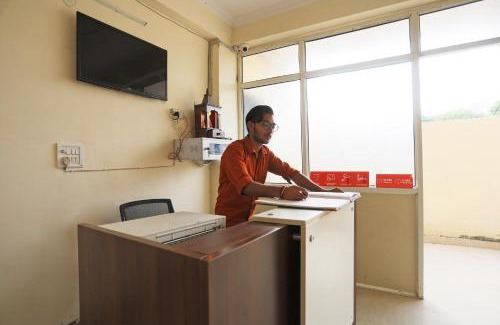 Sector 62 Hotel | Hotel O A P Residency