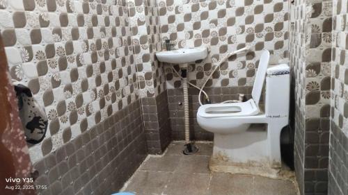 Aligarh Hotel | Hotel O Crystal Crown