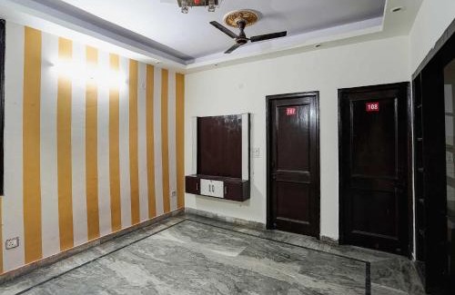 Indirapuram Hotel | Hotel O Deep Residency