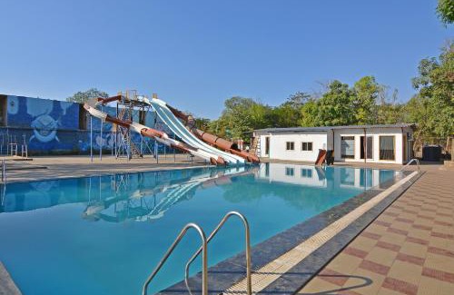 Shahapur Hotel | Hotel O Midway Park Resort