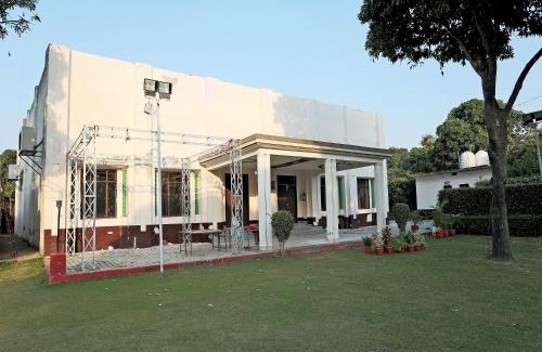 Aligarh Hotel | Hotel O Surprise Farm House