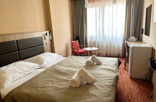 Jaromerice nad Rokytnou Hotel | Hotel Opera