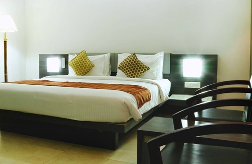 Kozhinjampara Hotel | Hotel Palm Shore