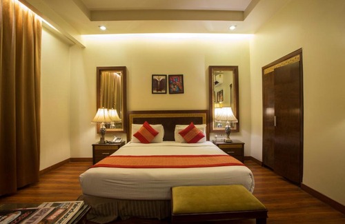 Pashim Vihar Hotel | Hotel Picasso Paschim Vihar Delhi - Couple Friendly Local IDs Accepted