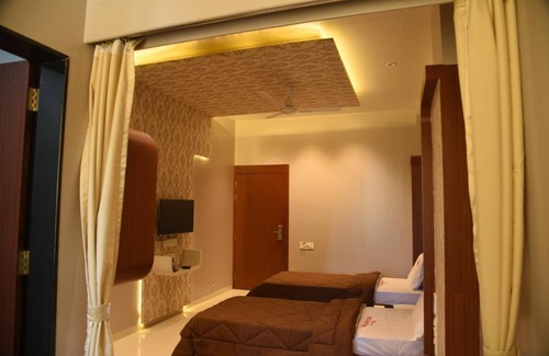 Satara Hotel | Hotel Pushpak Satara