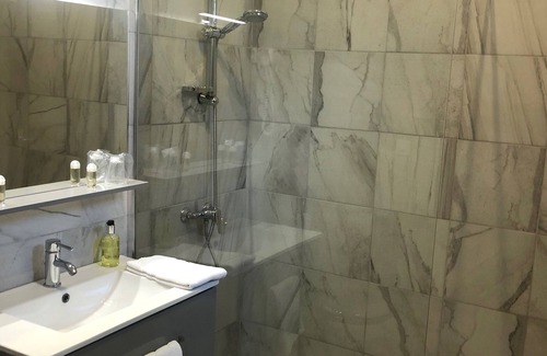 Port-Saint-Louis-du-Rhone Hotel | Hotel Restaurant La Plage
