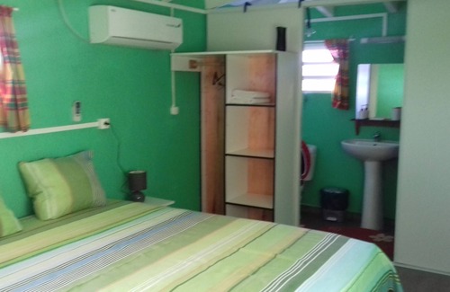 Port-Louis Hotel | Hotel rooms with private bathroom