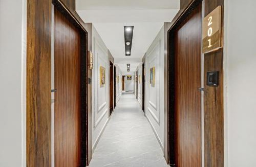 Navrangpura Hotel | Hotel Royal Stay, Pakwan Sg Highway