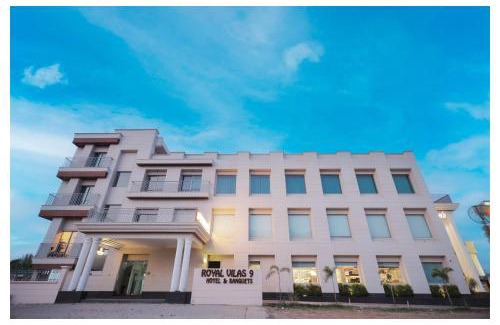 Gajraula Apartment | HOTEL ROYAL VILAS9