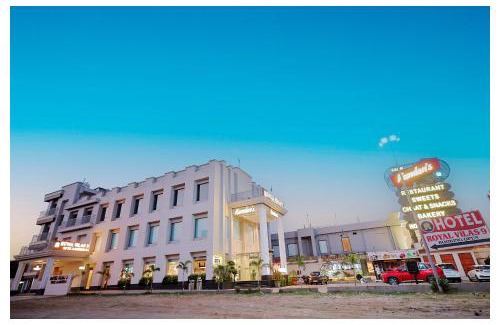 Gajraula Apartment | HOTEL ROYAL VILAS9