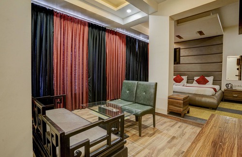 Nilje Gaon Hotel | Hotel RR Suites - Near LODHA Xperia Mall