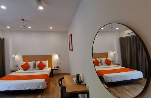 Pashim Vihar Hotel | Hotel Saffron Gold