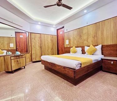 Jangupura Extension Hotel | Hotel Satwah Home Stay Just 10 Minute Away Form Nizamuddin Railway Station