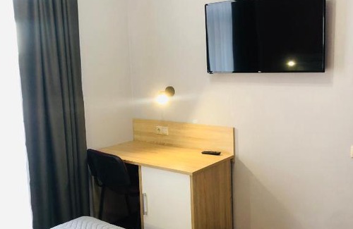 Vtoraya Pyatiletka Hotel | Hotel Seven Kings