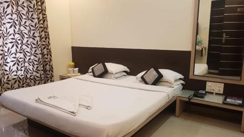 Shirdi Hotel | HOTEL Shradha! Saburi! Near Shri Sai Baba Temple - Free Wi-fi And Parking Facilities- A Top Rated Hotel In Shirdi