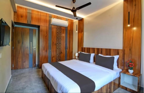 Bhubaneshwar Hotel | Hotel Signature Inn Near Ayurvedic Hospital & Sum Hospital Budget Friendly