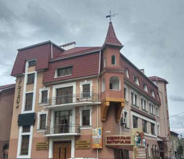 Manyava Hotel | Hotel Smaragd