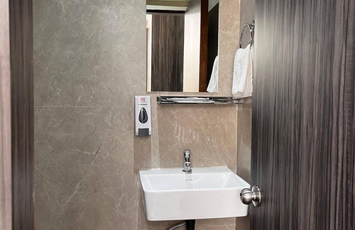 Jagdalpur Hotel | Hotel Soumya Sarovar