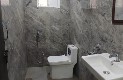 Lakdi Ka Pul Hotel | Hotel Sree Silver Oak- Beside Niloufer Cafe Lakdikapul