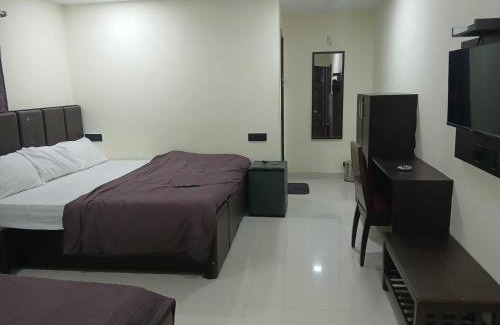 Lakdi Ka Pul Hotel | Hotel Sree Silver Oak- Beside Niloufer Cafe Lakdikapul
