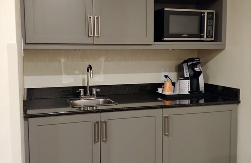 Les Rivieres Hotel | Hotel & Suites Le Dauphin Quebec