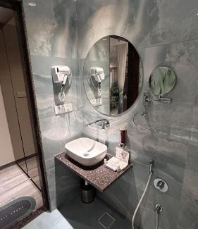 Surat Hotel | Hotel The Excellency