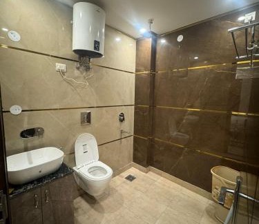 East of Kailash Hotel | Hotel the royal Oakes