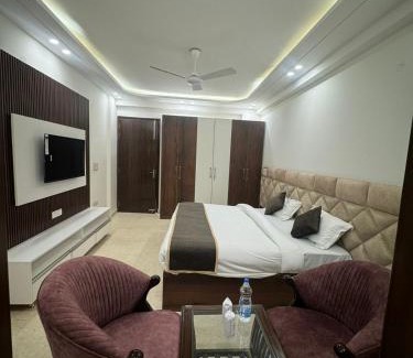 East of Kailash Hotel | Hotel the royal Oakes