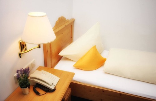 Waldkraiburg Hotel | Hotel Trasen