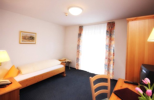 Waldkraiburg Hotel | Hotel Trasen