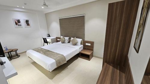 Solapur Hotel | Hotel veesons executive