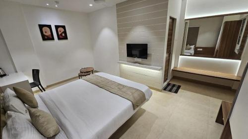 Solapur Hotel | Hotel veesons executive