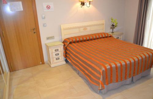 Granja de Rocamora Hotel | Hotel Versalles